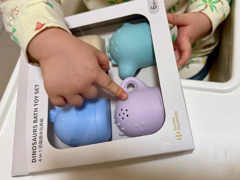 [育兒] 媽咪學苑【赫媽咪寶寶矽膠餐具組+水杯+剪刀+恐龍組